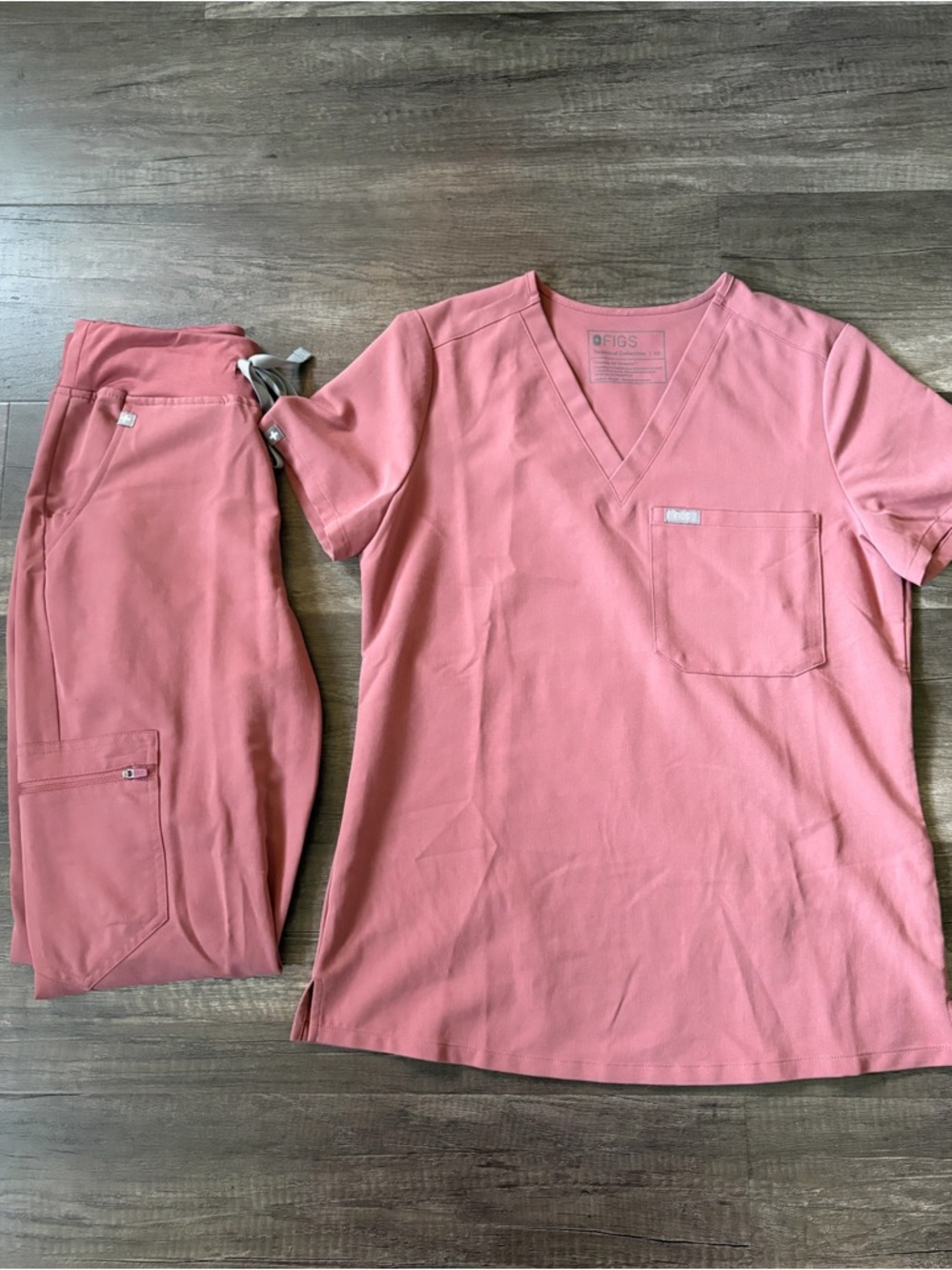 FIGS Scrub Set in Dusty Rose/ Pink Blush Catarina One-Pocket Zamora Jogger - Picture 1 of 12